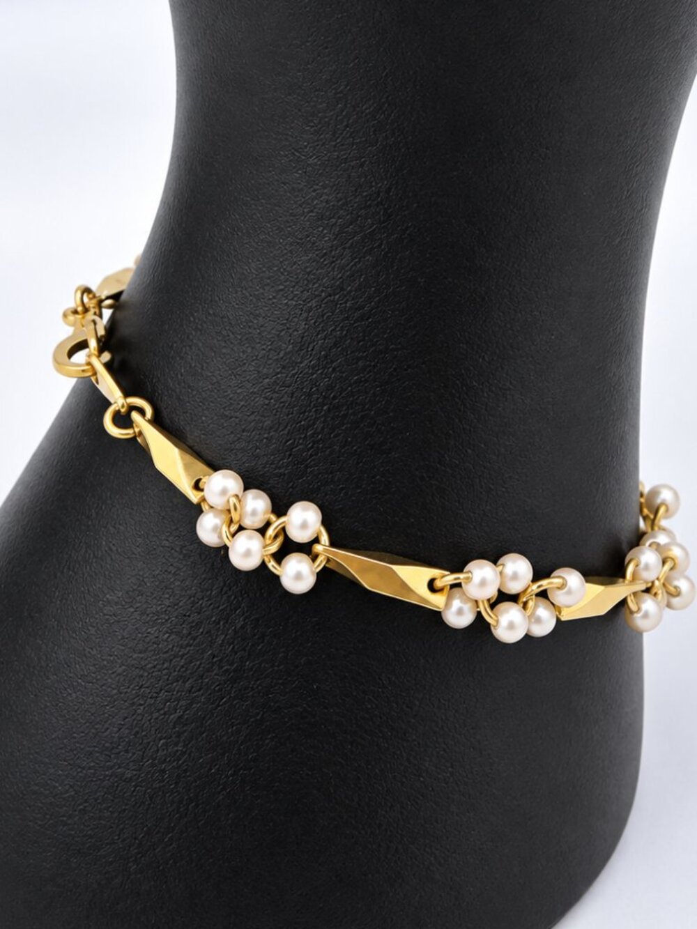 Gold Tone Faux Pearl Cluster Link Bracelet Elegant Vintage Style